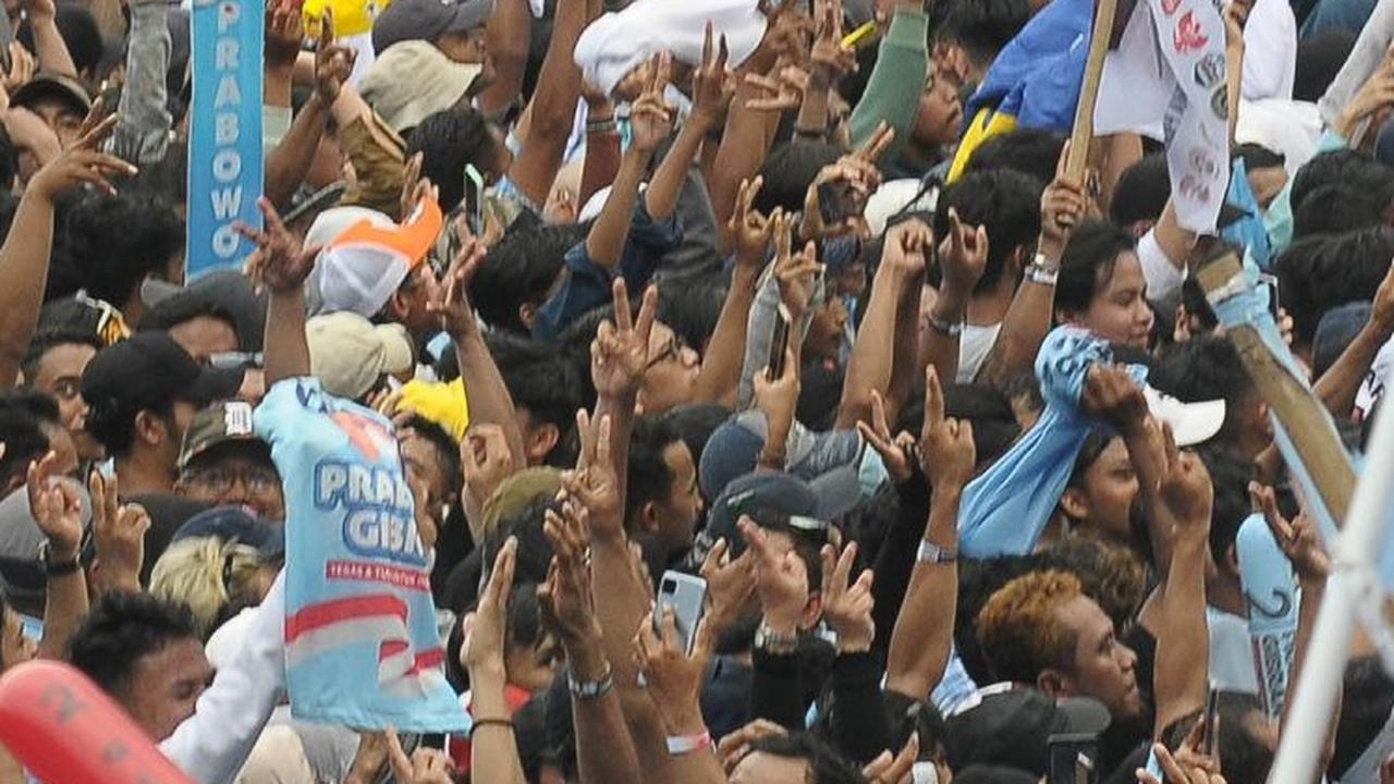 Selain itu, gelombang massa pendukung juga membuat suasana GBK bergemuruh. Foto: merdeka.com / Imam Buhori