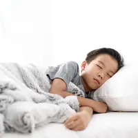 ilustrasi anak tidur/copyright By TinnaPong from Shutterstock