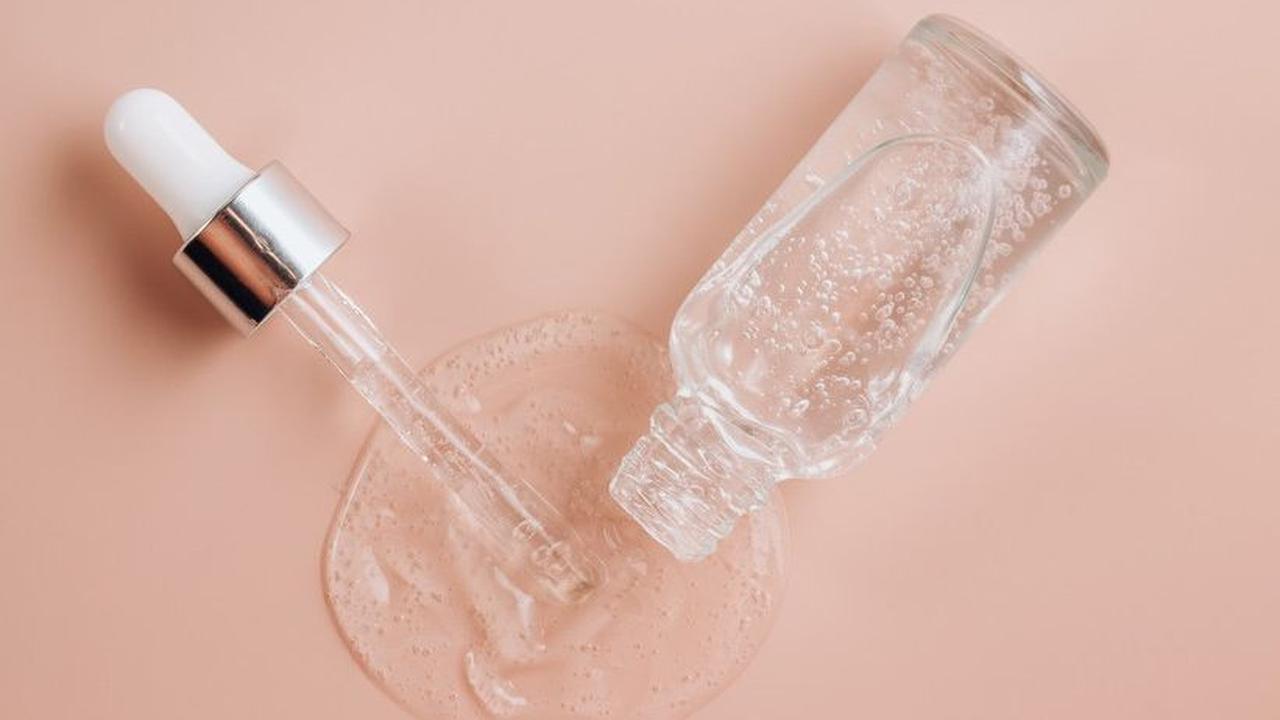 Gunakan Skincare Anti-Aging dalam Bentuk Serum atau Krim