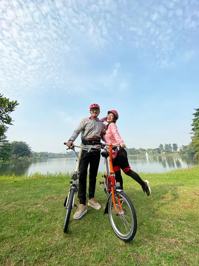 Seru dan Romantis, Ini 6 Momen Caesar Hito dan Felicya Angelista Gowes Bareng