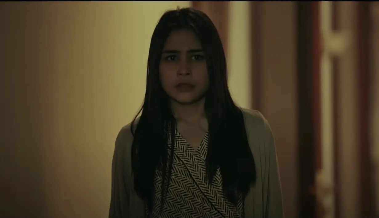 Prilly Latuconsina di salah satu adegan film Danur: I Can See Ghosts. (MD Pictures)