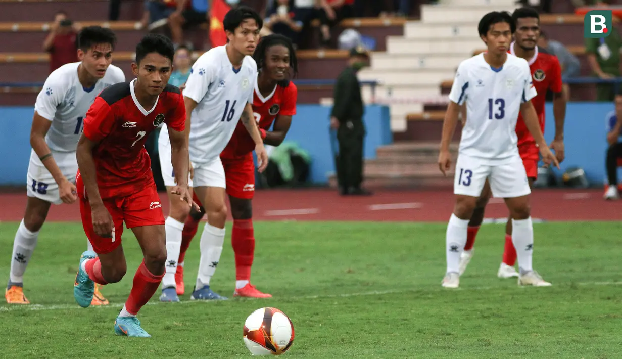 Marselino Ferdinan masuk menggantikan Syahrian Abimanyu di awal babak kedua. Penampilannya sebenarnya terlihat terlalu individualis. Namun, hal itu bisa terampunkan setelah berhasil mencetak gol terakhir Indonesia dari titik putih. (Bola.com/Ikhwan Yanuar)