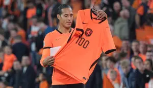 Virgil van Dijk Rayakan 100 Caps Bersama Belanda: Ada Momen Spesial Bareng Sang Anak