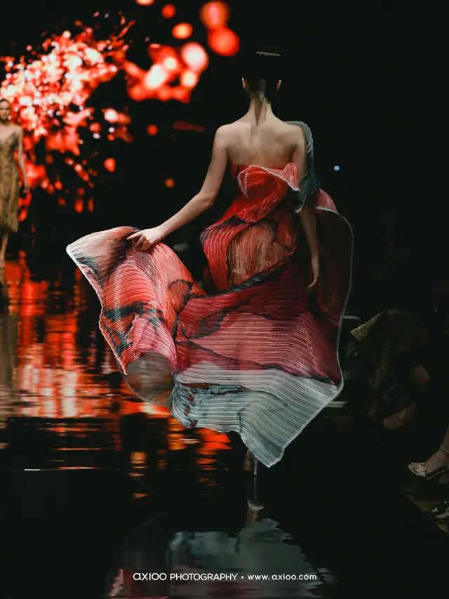 Women, Peragaan Busana dari Perempuan untuk Perempuan dari Monica Ivena dan Mety Choa