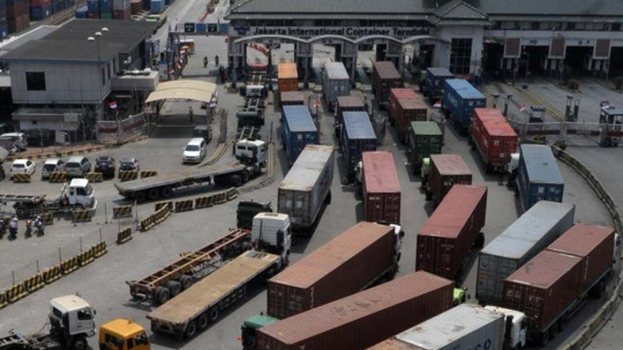 Imbas aksi mogok karyawan JICT, bongkar muat peti kemas lumpuh