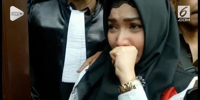 VIDEO: Tangisan Histeris Roro Fitria Setelah Divonis Bersalah
