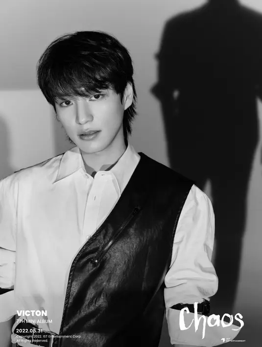 Heo Chan saat terlibat dalam comeback Victon di mini album Chaos. (Foto: IST Entertainment via Soompi)