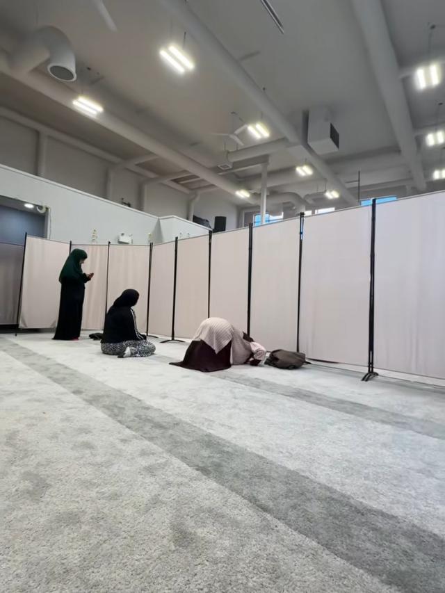 Cindy Fatikasari di Kanada