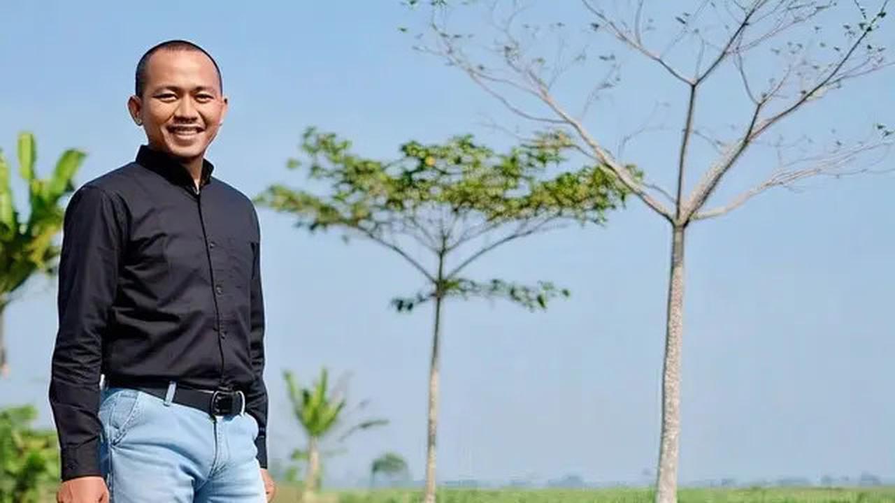 Model Outfit Kemeja Hitam, Ini Beberapa Referensi Paduannya Agar Matching