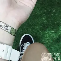 Habis patah hati? Pakai plester luka ini biar hidupmu ceria lagi~