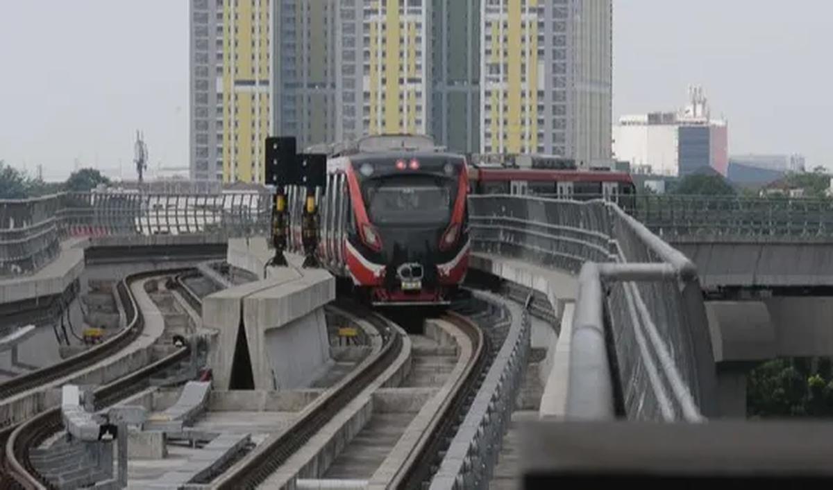 Dari situ, kepala negara menjajal LRT Jabodebek itu dari Stasiun Harjamukti sampai Stasiun Dukuh Atas, Jakarta.