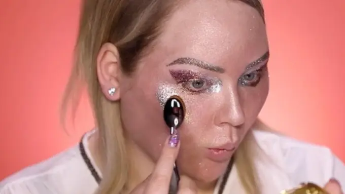 Yakin Mau Bikin Makeup Ini? Bukannya Cantik, Malah..