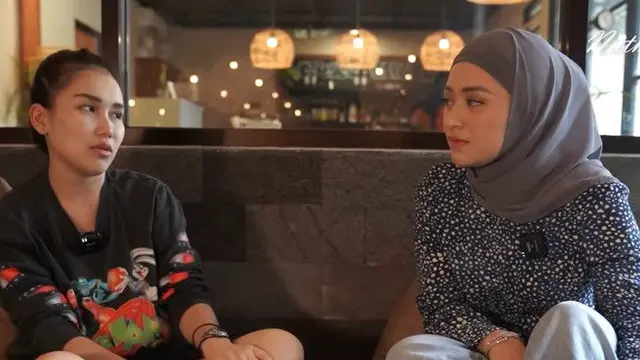 Ayu Ting Ting dan Nathalie Holscher