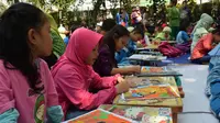 Para penerima beasiswa pendidikan Indonesia dari Lembaga Pengelola Dana Pendidikan (LPDP) menggelar acara sosial yang bertajuk "Festival Lentera Anak Indonesia" (Fantasia), di Wisma Hijau, Depok