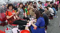 Ribuan Anak Muda Cuci Kaki Orangtua di Taiwan