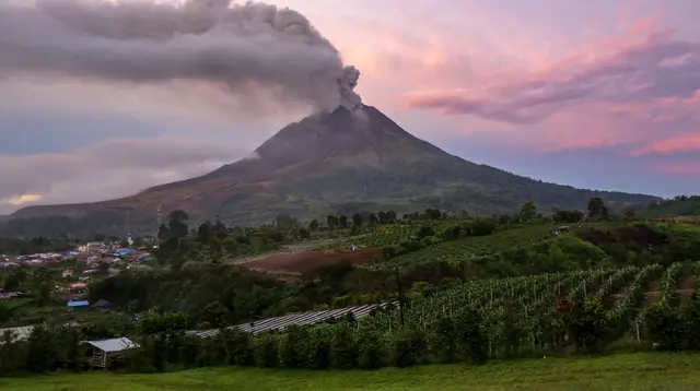 Enam Gunung Api Erupsi Serentak, PVMBG Ungkap Penyebabnya