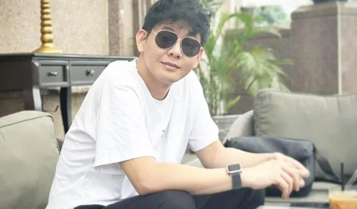 Penampilan Andi Arsyil saat berada di Malaysia mencuri perhatian netizen. Apalagi Andi Arsyil memiliki paras tampan.<br>