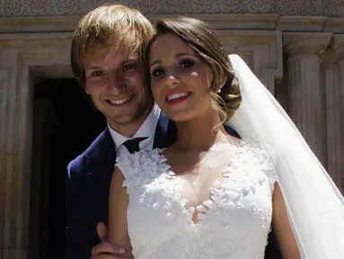 Pasangan baru menikah, Ivan Rakitic asal Barcelona dan Raquel Mauri. (Instagram)