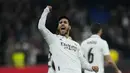 Gelandang Real Madrid, Marco Asensio melakukan selebrasi setelah mencetak gol ke gawang Valencia selama pertandingan La Liga Spanyol di stadion Santiago Bernabeu di Madrid, Jumat (3/2/2023). Hasil ini membuat Madrid bertahan di posisi dua klasemen Liga Spanyol dengan kini mengoleksi 45 poin, lima poin di belakang Barcelona. (AP/Bernat Armangue)