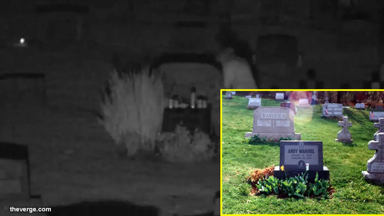 andy-warhos-grave-130806b.jpg