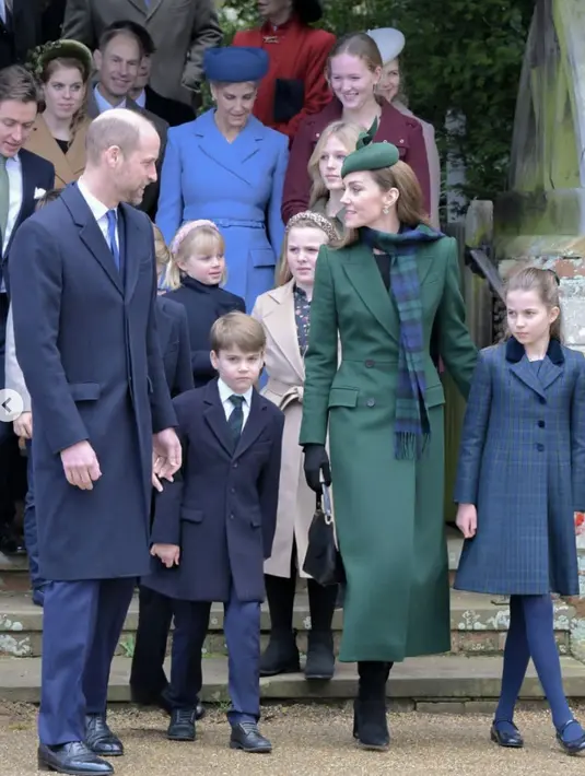 Dengan gaya yang kian dewasa, Princess Charlotte hadirkan kesempurnaan gaya royal yang menawan.