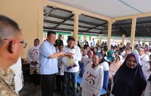 Gubernur Hidayat Arsani Salurkan Ratusan Bantuan Sembako Gubernur Babel untuk Warga Pelepak Pute