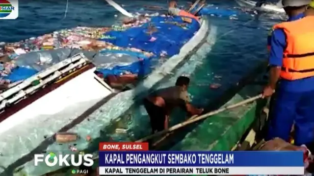 Video Amatir Petugas Evakuasi Korban Kapal Tenggelam di Bone