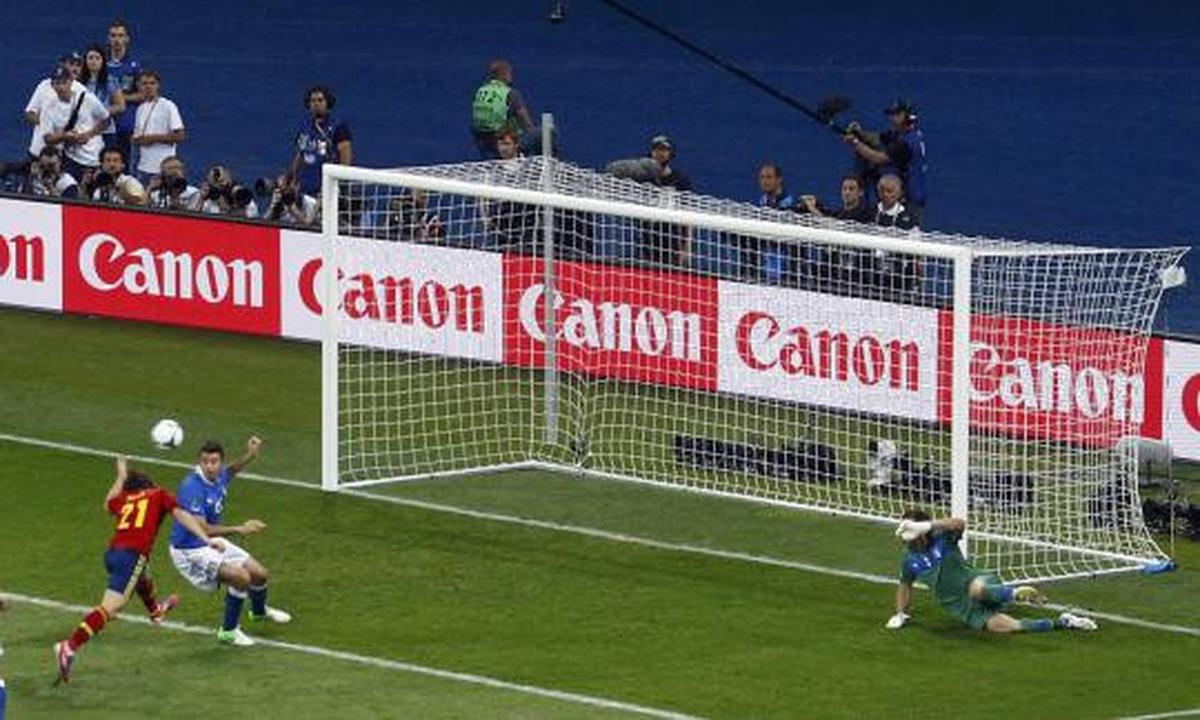 Bantai Italia, Spanyol pertahankan juara Eropa