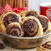 ilustrasi pastry gulung coklat/Agnes Kantaruk/Shutterstock