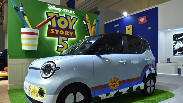 Tampilan mobil karakter Woody.