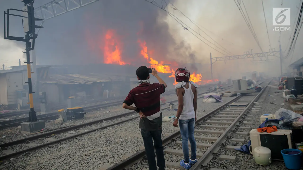 Ratusan Rumah Semi Permanen Terbakar di Pademangan