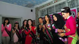 Kecantikan alami yang dimiliki Pipik Dian Irawati ini, membuat Dr. Debby memberikan gelar sebagai Duta Anti-Aging. Jakarta, (20/5/14) (Liputan6.com/Miftahul Hayat)