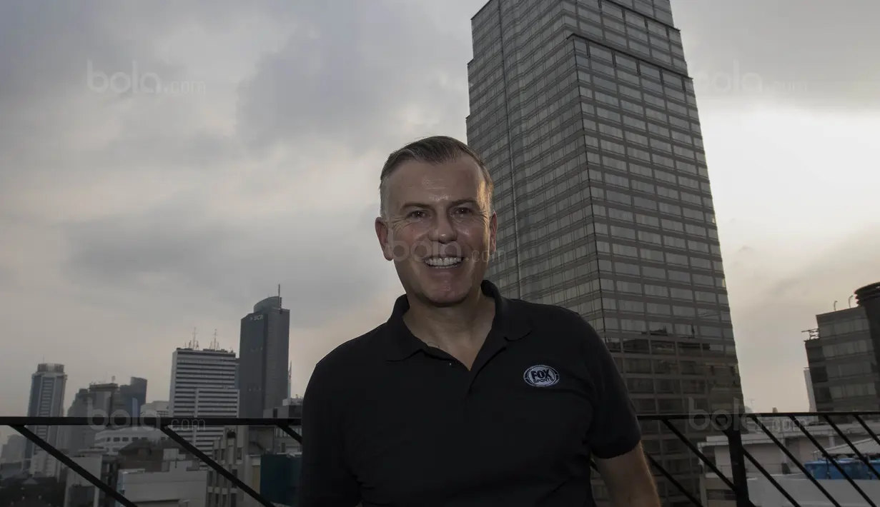 Pakar sepak bola, John Dykes, menghadiri media talkshow di Artotel, Jakarta,Sabtu (4/11/2017). Acara ini membahas seputar Premier League dan juga sepak bola Indonesia. (Bola.com/Vitalis Yogi Trisna)