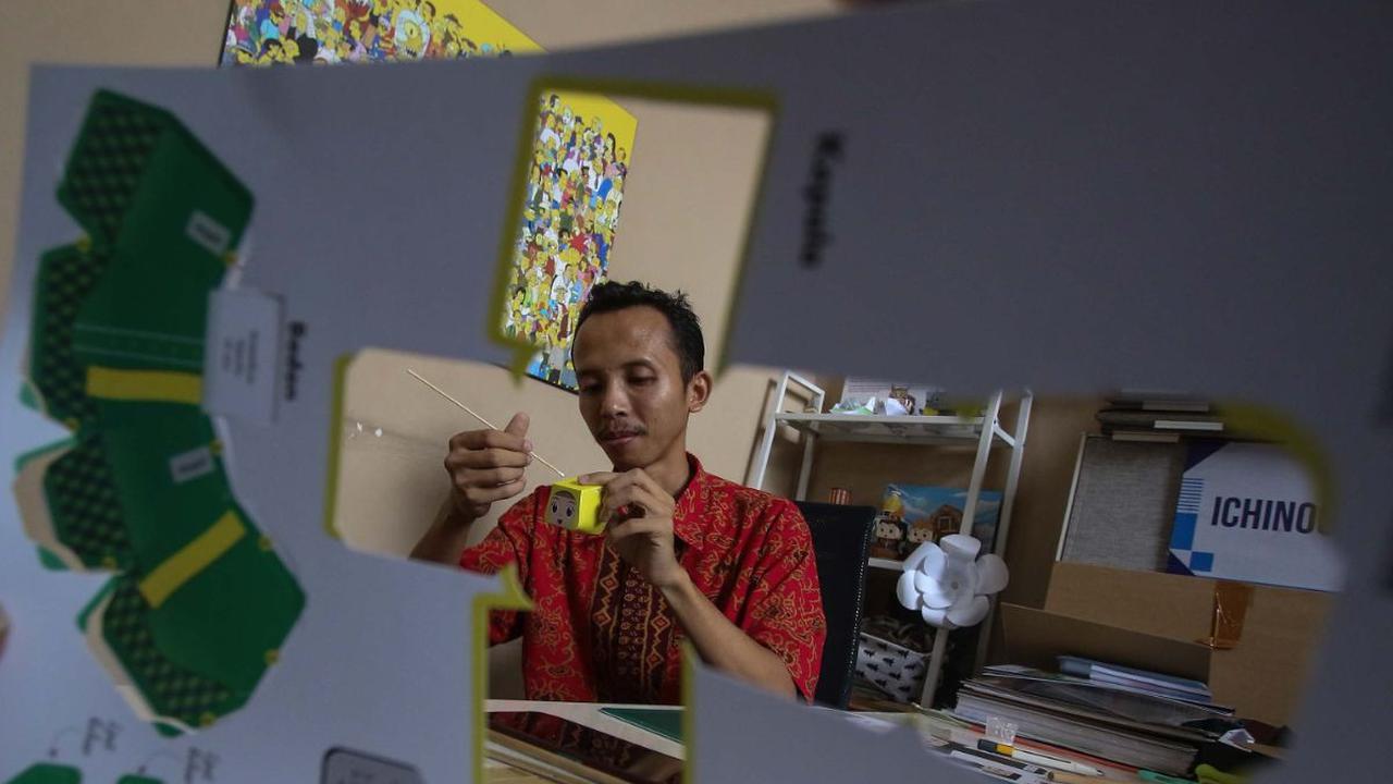 Berawal dari sekedar hobi, pembuatan rancang model kertas ini mulai menjadi lahan bisnis baru yang cukup menjanjikan.