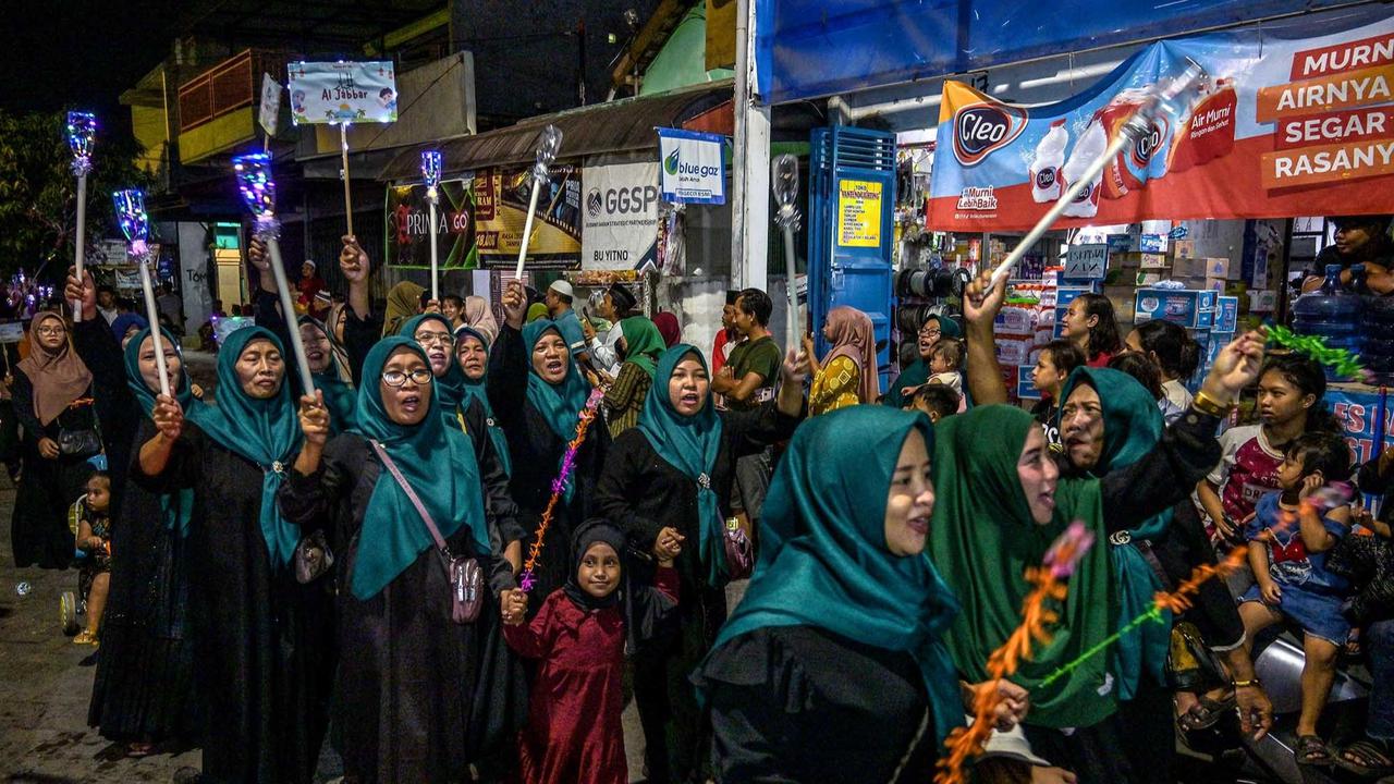 FOTO: Kemeriahan Pawai Obor Menyambut 1 Muharram 1447 H