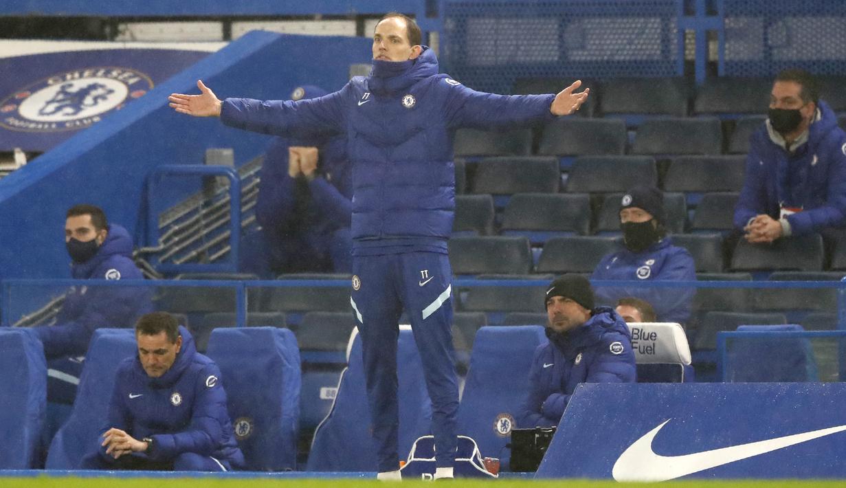 Manajer baru Chelsea, Thomas Tuchel tampak tidak puas dengan penampilan timnya dalam laga lanjutan Liga Inggris 2020/21 pekan ke-20 melawan Wolverhampton Wanderers di Stamford Bridge, Rabu (27/1/2021). Chelsea bermain imbang 0-0 dengan Wolverhampton. (AP/Frank Augstein)