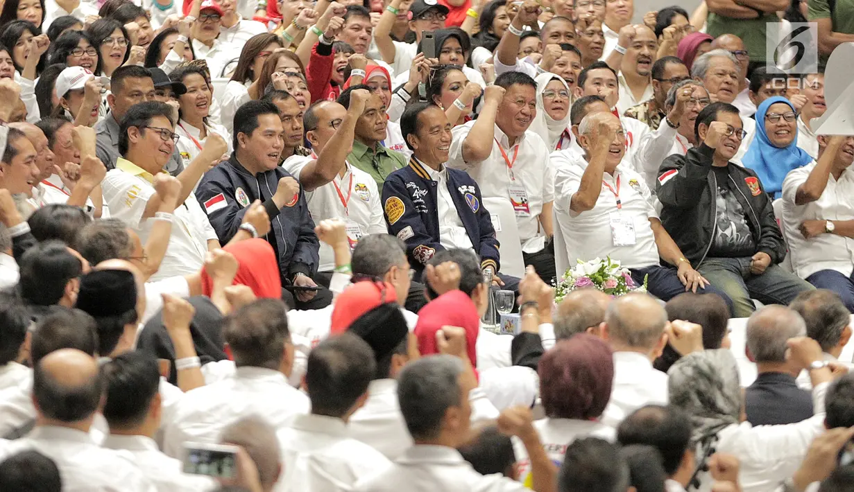 Capres nomor urut 01 Joko Widodo menghadiri Deklarasi Dukungan 10.000 Pengusaha untuk Jokowi-Ma'ruf Amin di Istora Senayan GBK, Jakarta, Kamis (21/3). Deklarasi dihadiri pengusaha skala kecil sampai besar. (Liputan6.com/Faizal Fanani)