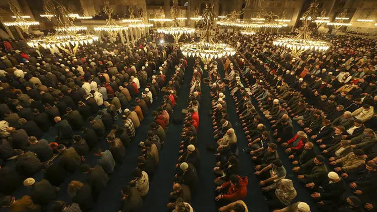 Apakah Shalat Tarawih Pakai Doa Iftitah? Ini Penjelasan Ulama dan Dalilnya