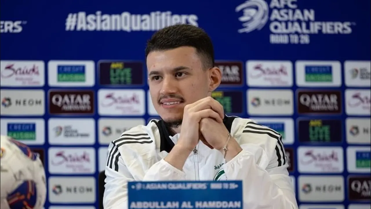 Pesepak Bola Arab Saudi Abdullah Al Hamddan Full Senyum Saat Salamnya Dijawab Semangat oleh Wartawan