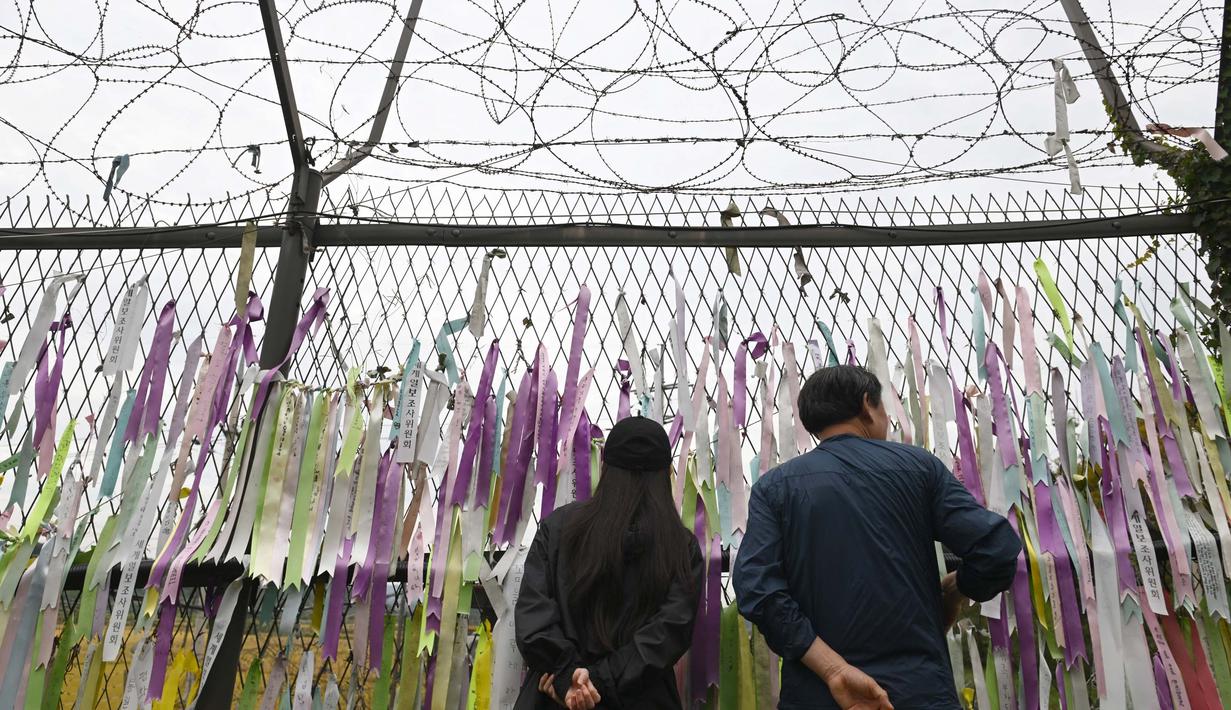 Militer Korea Selatan mengatakan pada tanggal 14 Oktober bahwa mereka “sepenuhnya siap” untuk merespons setelah Korea Utara memerintahkan pasukan di perbatasan untuk bersiap-siap menembak dalam perselisihan yang meningkat terkait penerbangan pesawat tak berawak ke Pyongyang. (JUNG YEON-JE/AFP)