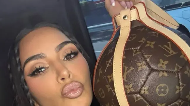 Kim Kardashian Pamer Bola Sepak Monogram LV, Dijual Rp 37,5 Juta di Pasar Loak