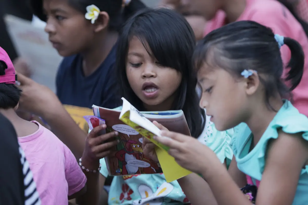 Ratusan Buku Cerita untuk Anak Pengungsi Korban Evakuasi Gunung Agung