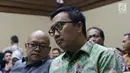 Menpora Imam Nahrawi (kanan) jelang memberi kesaksian pada sidang lanjutan suap dana hibah untuk KONI dengan terdakwa Deputi IV Bidang Peningkatan Prestasi Kemenpora, Mulyana serta Adhi Purnomo dan Eko Triyanta di Pengadilan Tipikor, Jakarta, Kamis (4/7/2019). (Liputan6.com/Helmi Fithriansyah)