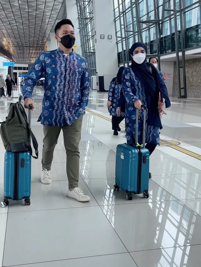 Sempat Batal, Ini 7 Potret Keluarga Anang Hermansyah Berangkat Umrah