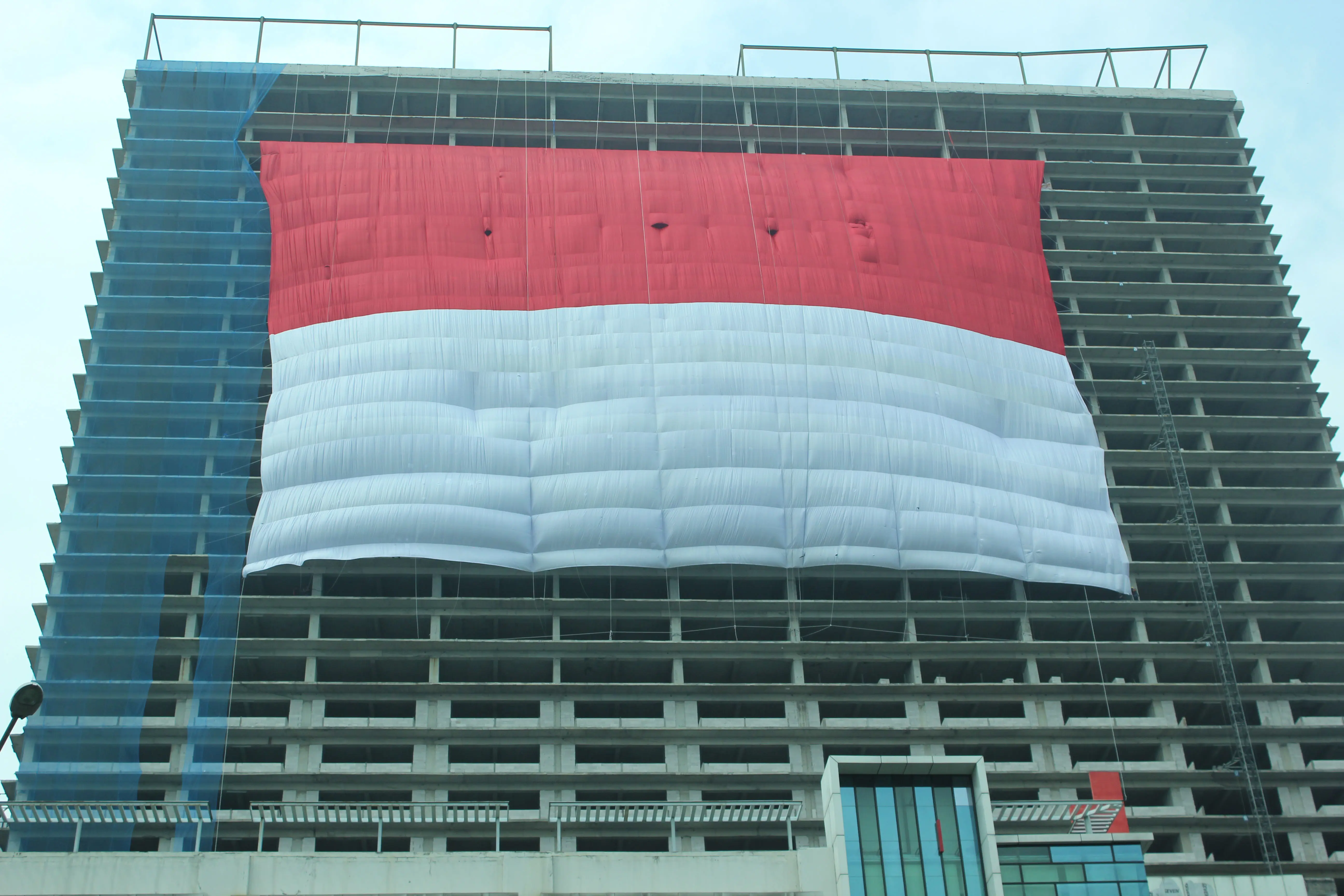 Tak mudah memang untuk mengibarkan bendera Gede Jasa ini.