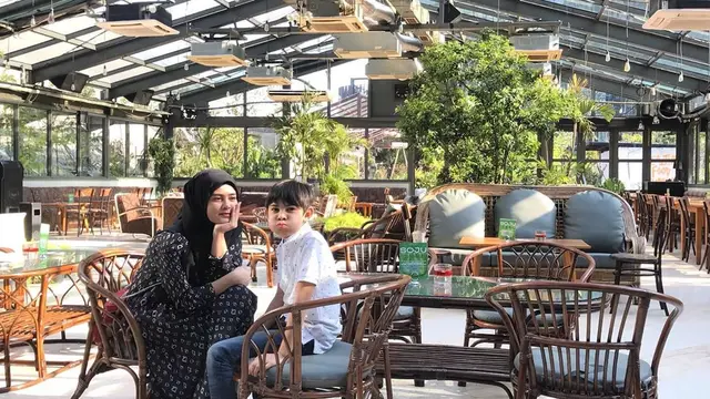 6 Momen Kebersamaan Biby Alraen Istri Rifky Balweel dengan Anak Sambungnya