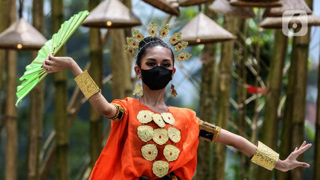 Fashion, Teatrikal dan Tari Nusantara Menyambut Hari Kartini