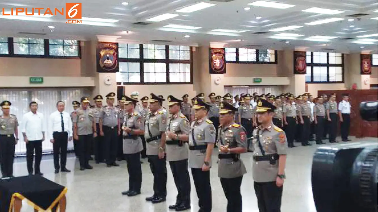 Banner Infografis Fakta di Balik Pencopotan 3 Kapolda