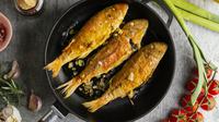 Ikan goreng tepung gurih dan renyah | copyright freepik.com