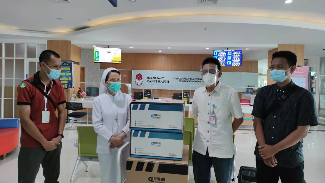 Manajemen Rumah Sakit Panti Rapih Yogyakarta, Jawa Tengah, menerima bantuan alat High Flow Nasal Cannula (HNFC) dari Djarum Foundation.